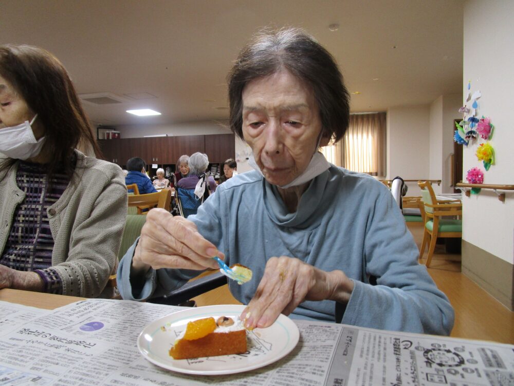 藤枝市デイサービス_5月こいのぼりケーキでおやつレク