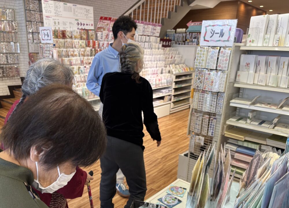 静岡市清水区デイサービス_屋外歩行訓練清水銀座周辺を歩こう