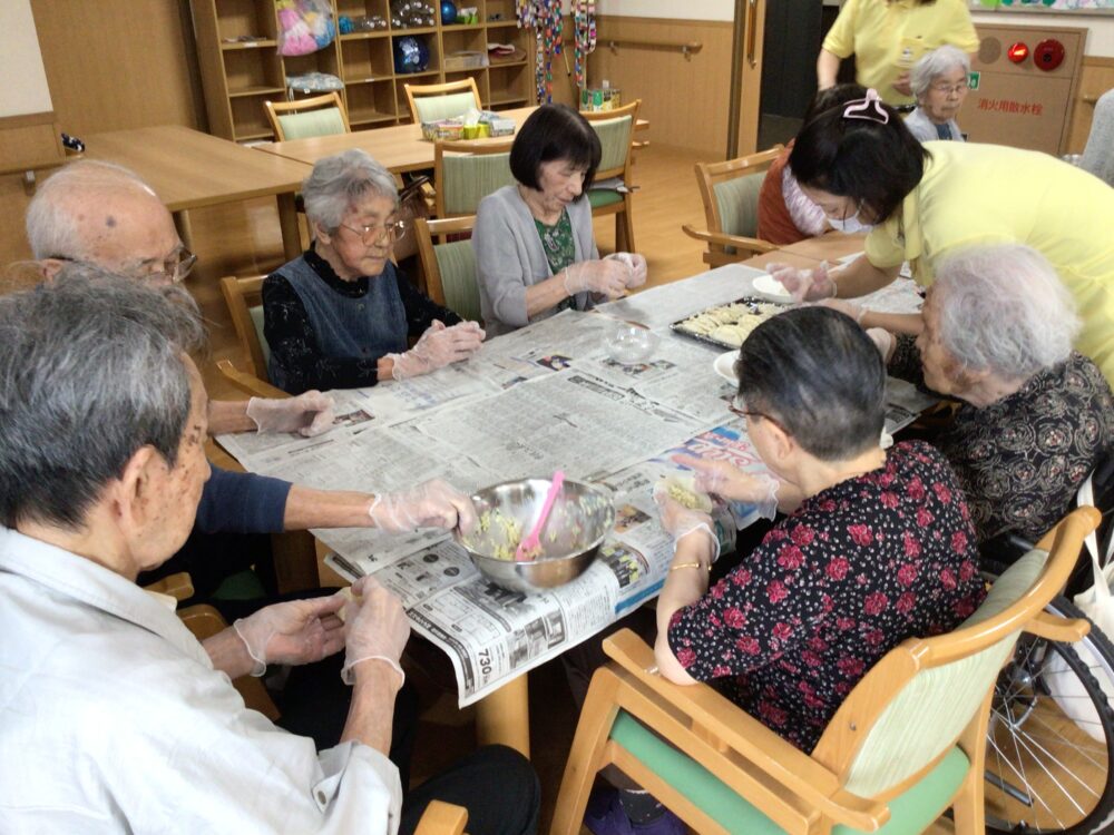 高柳デイサービス　お料理レク「餃子」