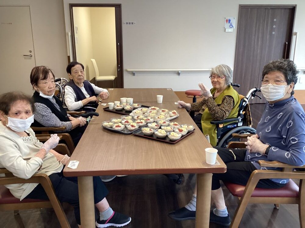 押切デイサービス　【生活リハビリクラブ押切「料理クラブ‥イチゴのさっぱりムース】