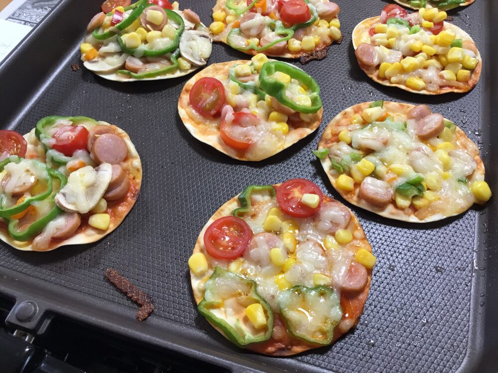 高柳デイサービス　お料理レク「ピザ作り」