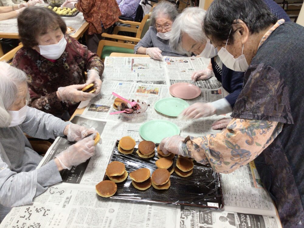 藤枝市デイサービス_おやつレク「どら焼き作り」
