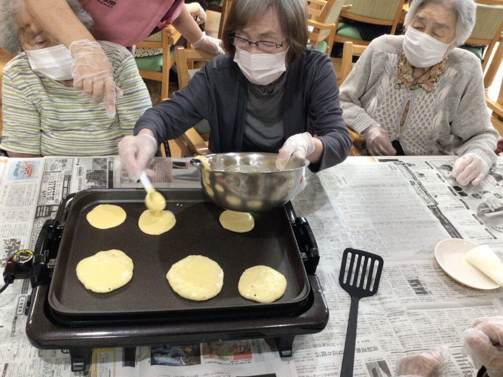 藤枝市デイサービス_おやつレク「どら焼き作り」