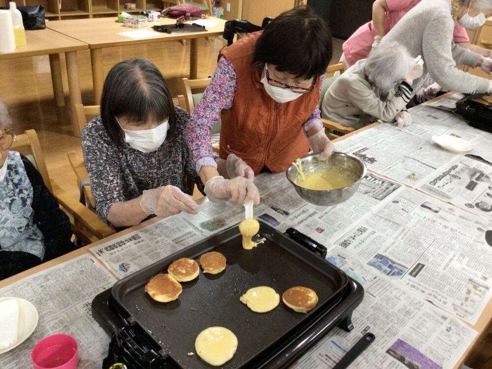 藤枝市デイサービス_おやつレク「どら焼き作り」