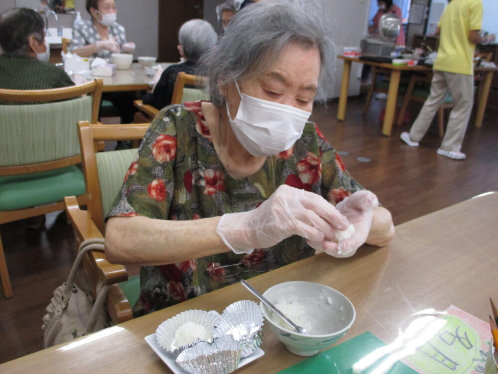 静岡市駿河区デイサービス_春はぼたもち秋はおはぎ
