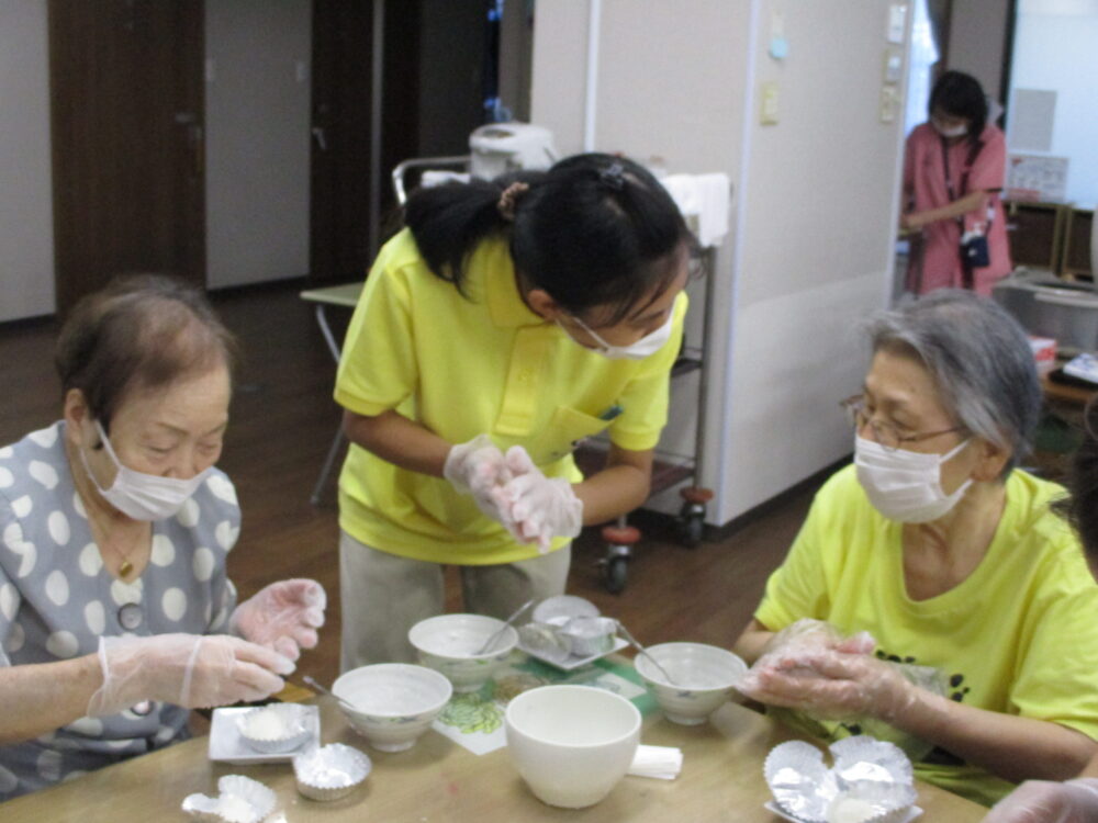 静岡市駿河区デイサービス_春はぼたもち秋はおはぎ