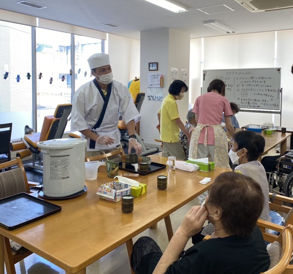 静岡市清水区デイサービス_抹茶とうさぎ饅頭でお月見を楽しもう