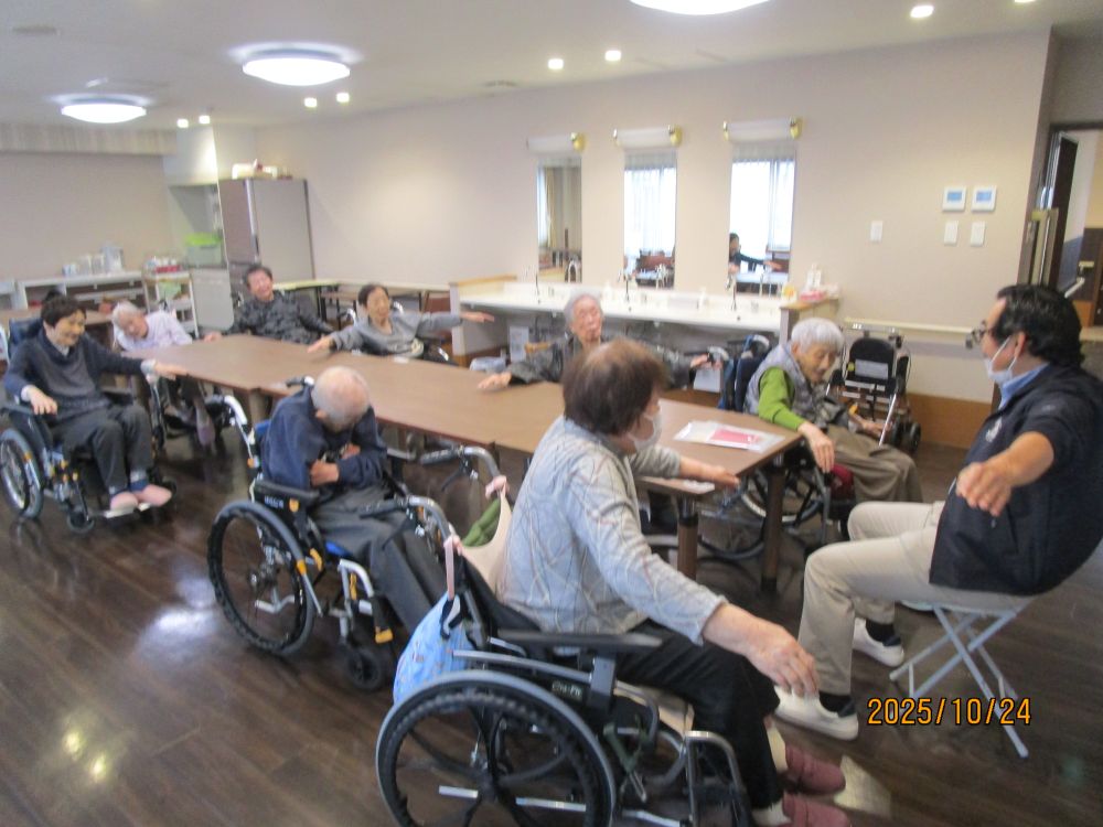 静岡市清水区デイサービス_新企画【リハ&レク押切】多いに体を動かし多いに笑いましょう