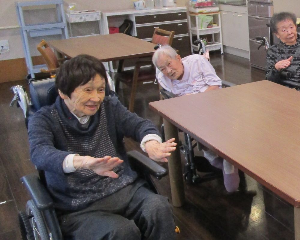 静岡市清水区デイサービス_新企画【リハ&レク押切】多いに体を動かし多いに笑いましょう