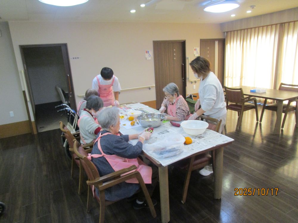 静岡市清水区デイサービス_料理クラブスイートポテト・柿