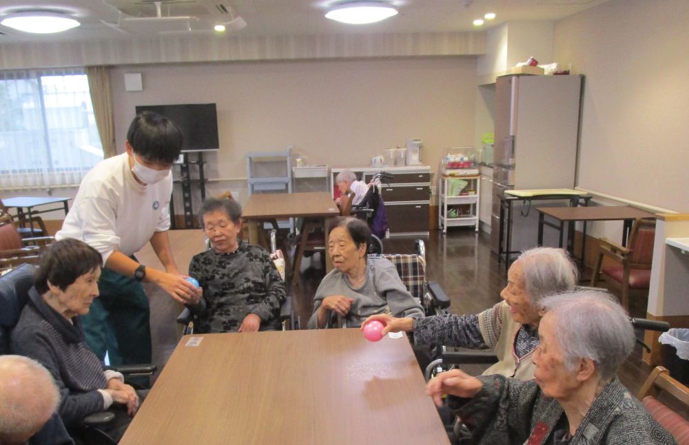 静岡市清水区デイサービス_新企画【リハ&レク押切】多いに体を動かし多いに笑いましょう