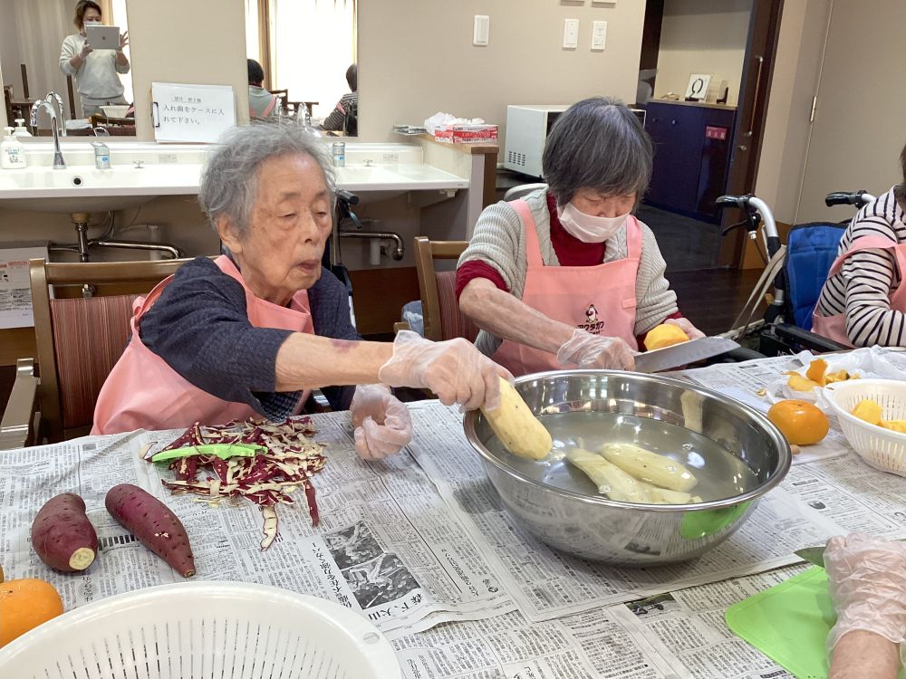 静岡市清水区デイサービス_料理クラブスイートポテト・柿