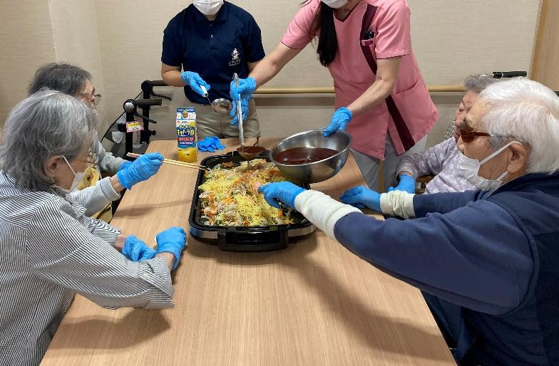 浜松市デイサービス_あなたの夢叶えます中華の鉄人上海炒麺づくり当日編