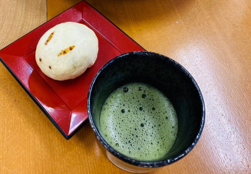 静岡市清水区デイサービス_抹茶とうさぎ饅頭でお月見を楽しもう
