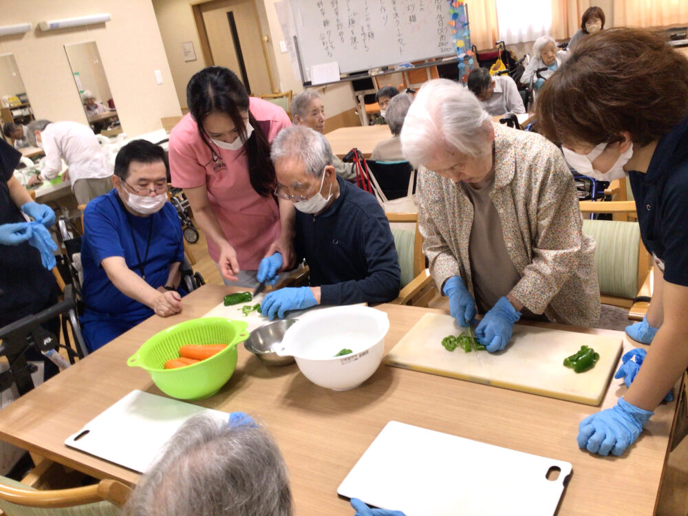 浜松市デイサービス_あなたの夢叶えます中華の鉄人上海炒麺づくり当日編