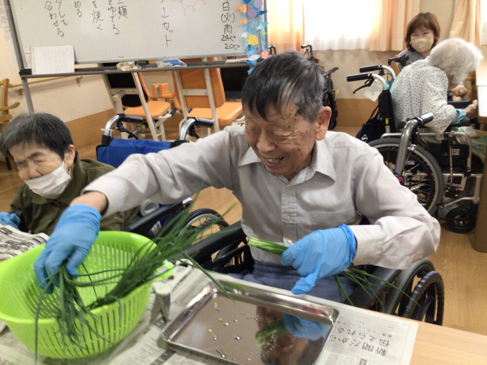 浜松市デイサービス_あなたの夢叶えます中華の鉄人上海炒麺づくり当日編