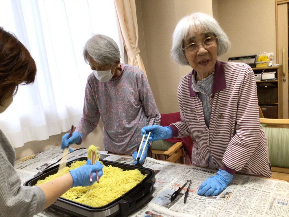 浜松市デイサービス_あなたの夢叶えます中華の鉄人上海炒麺づくり当日編