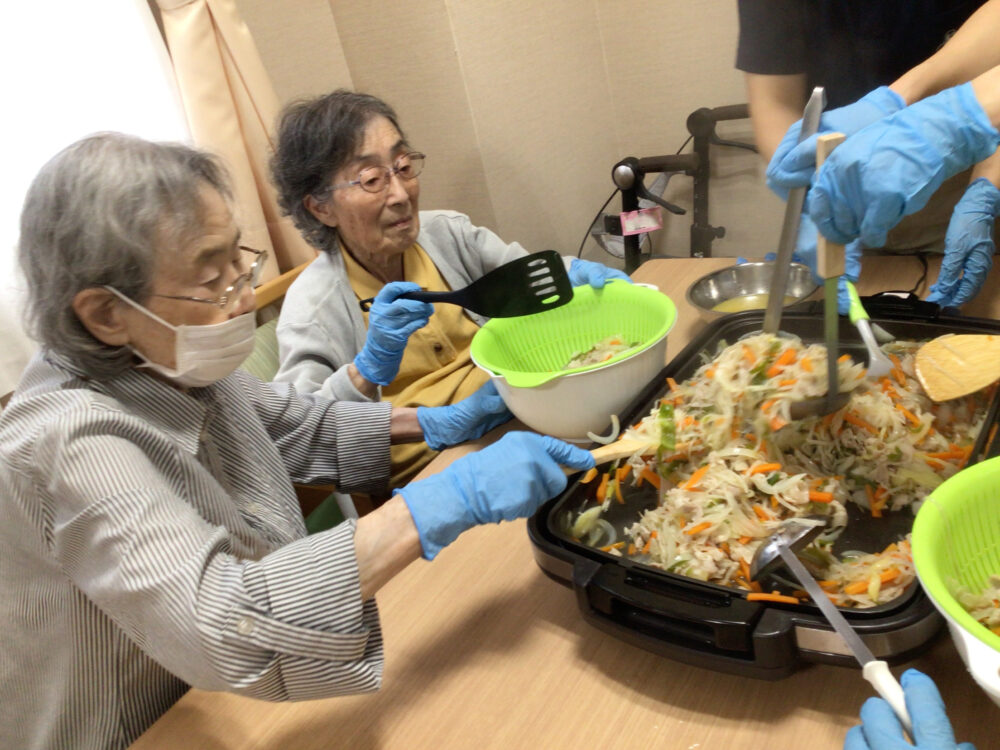 浜松市デイサービス_あなたの夢叶えます中華の鉄人上海炒麺づくり当日編