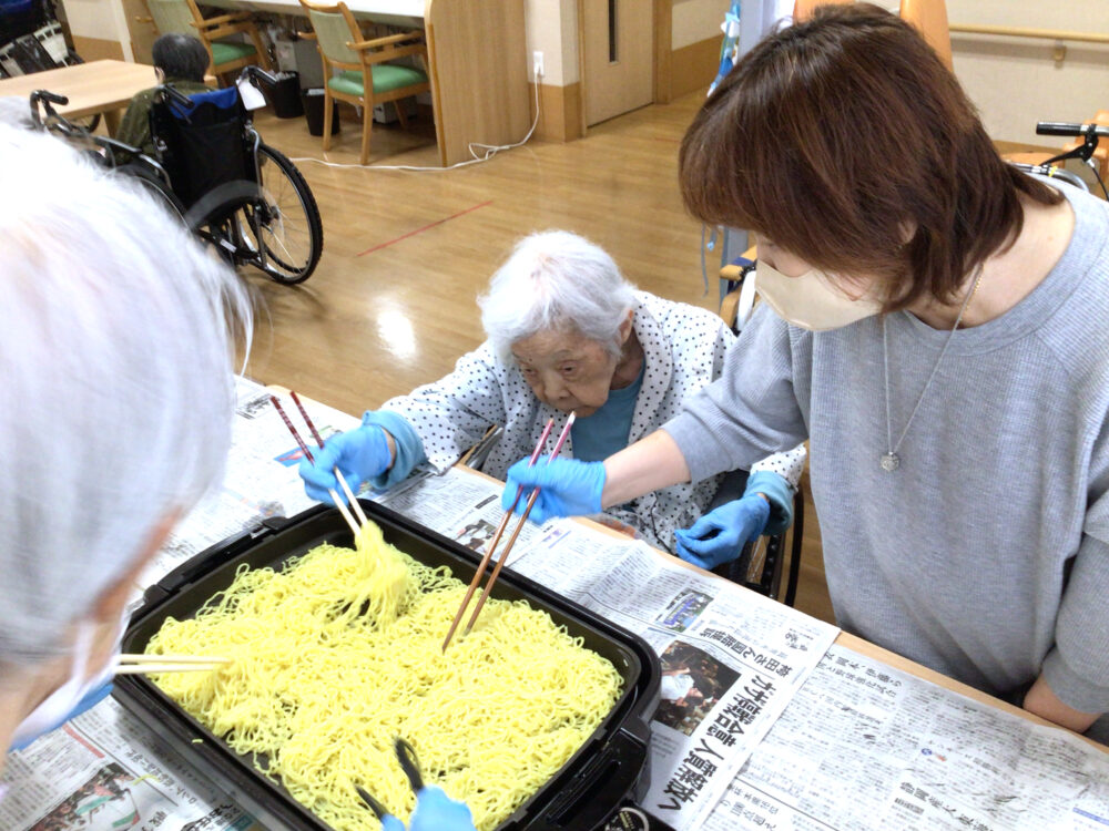 浜松市デイサービス_あなたの夢叶えます中華の鉄人上海炒麺づくり当日編