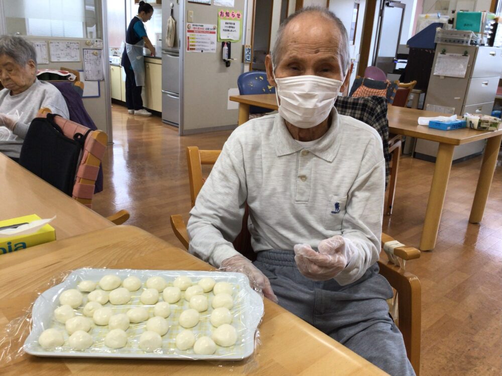 牧之原市デイサービス_お月見みたらし団子作り