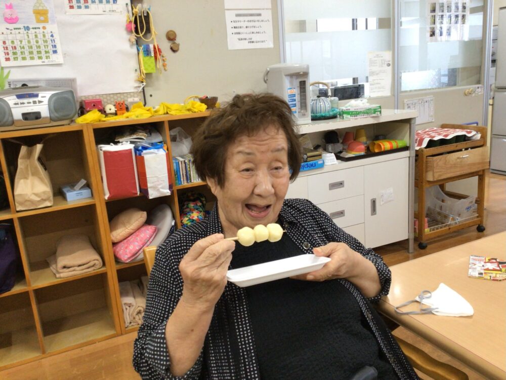 牧之原市デイサービス_お月見みたらし団子作り