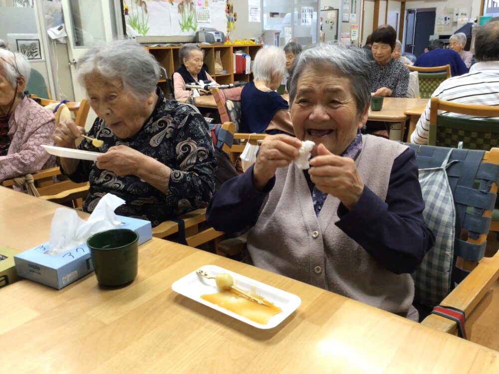 牧之原市デイサービス_お月見みたらし団子作り