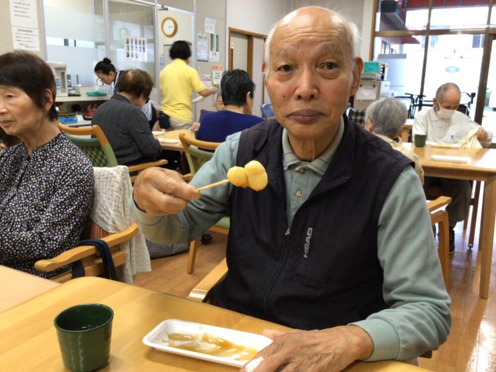 牧之原市デイサービス_お月見みたらし団子作り