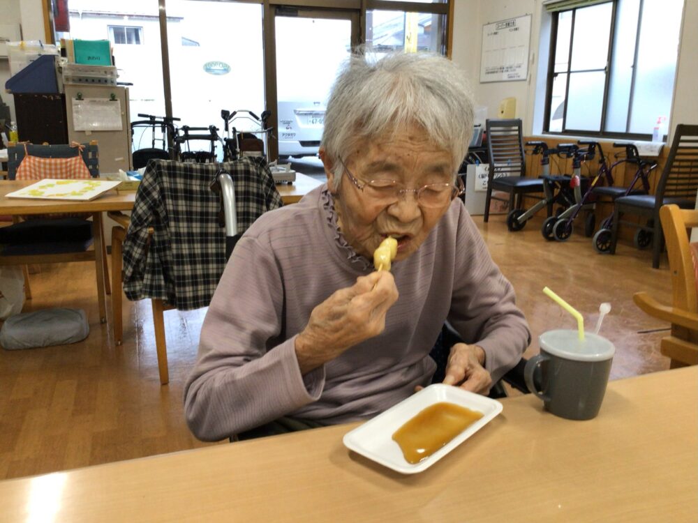 牧之原市デイサービス_お月見みたらし団子作り