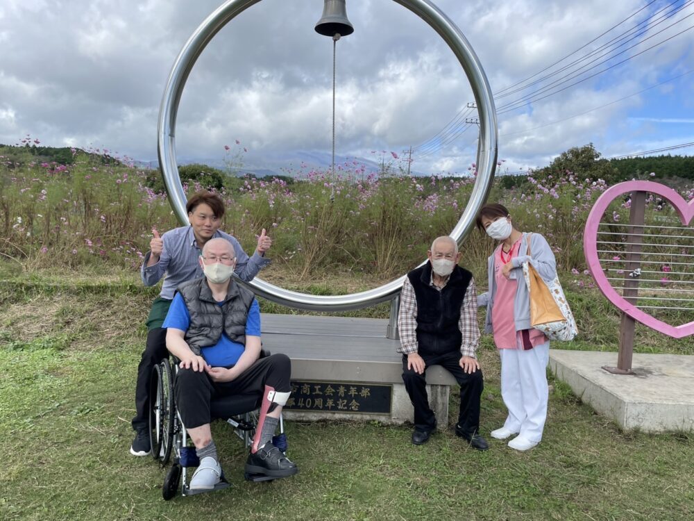 沼津開北デイサービス_小さな旅秋を感じながら屋外歩行練習