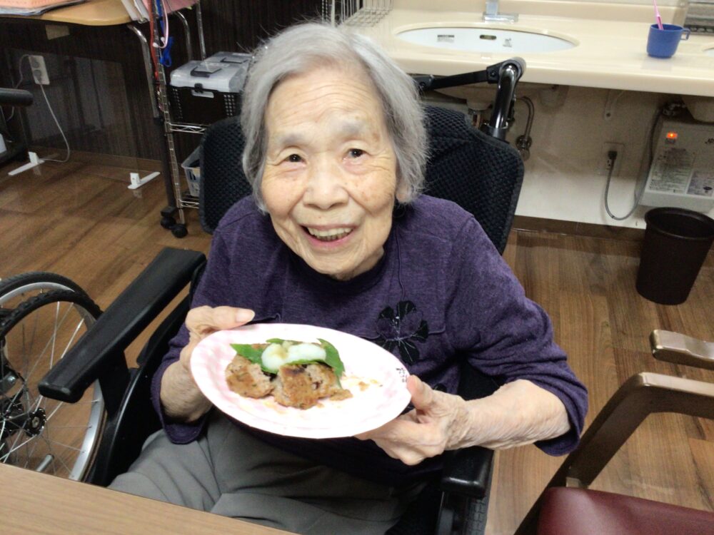 藤枝市デイサービス_お料理レクハンバーグ作り