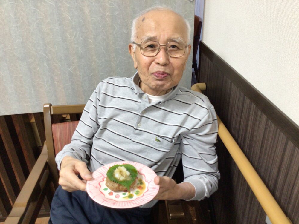 藤枝市デイサービス_お料理レクハンバーグ作り