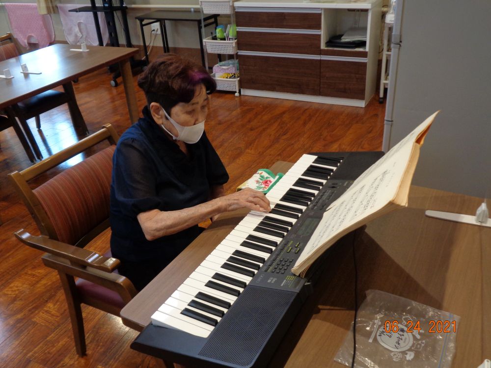 静岡市清水区デイサービス_生活リハビリS様音楽教室ピアノ演奏
