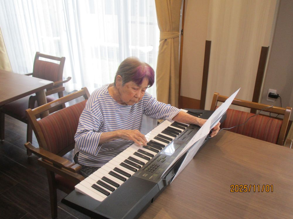 静岡市清水区デイサービス_生活リハビリS様音楽教室ピアノ演奏