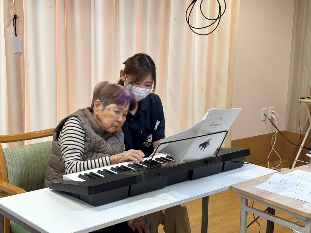 静岡市清水区デイサービス_生活リハビリS様音楽教室ピアノ演奏
