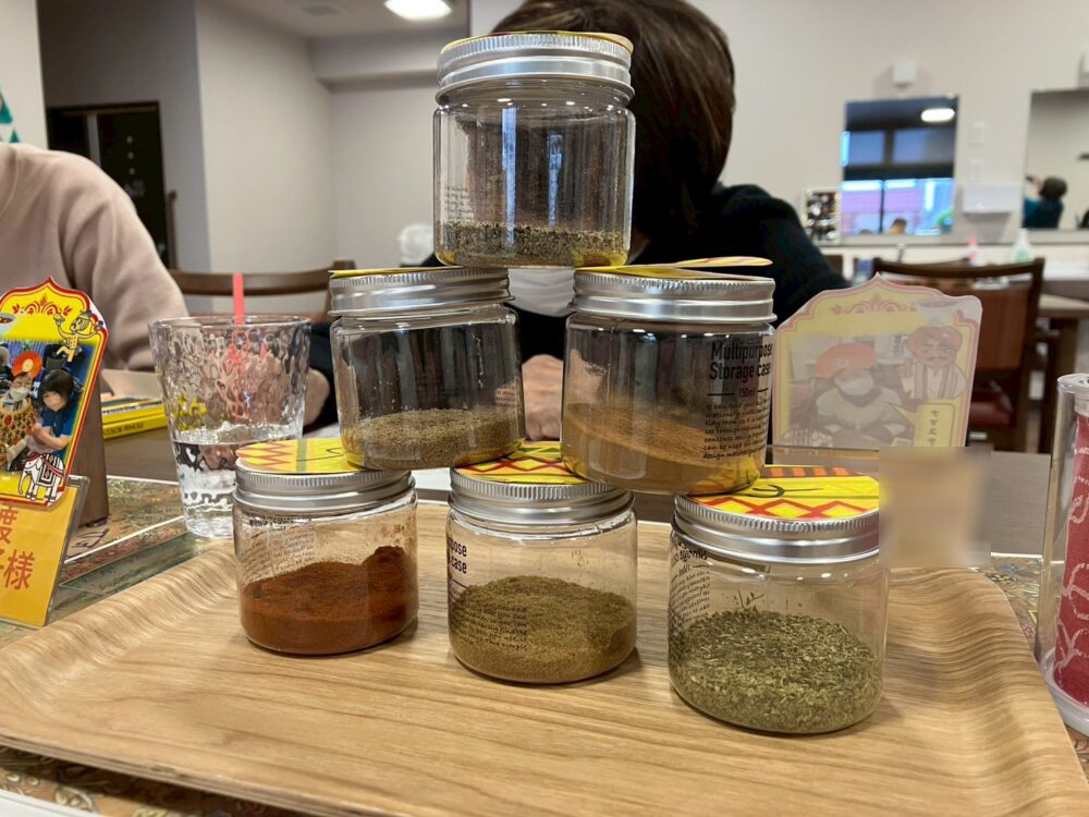 沼津開北デイサービス_笑顔でナマステカレーとヨガでインド気分デー