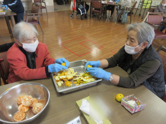 富士市デイサービス_ミカン狩りからミカンジュース作り
