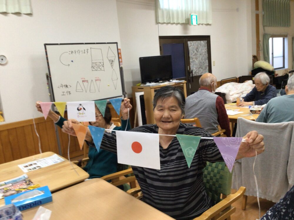 牧之原市デイサービス_工作クラブ運動会フラッグ作成