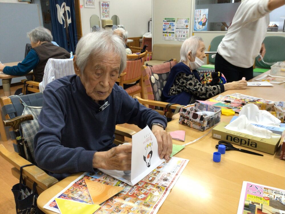 牧之原市デイサービス_工作クラブ運動会フラッグ作成