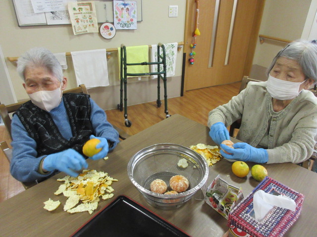 富士市デイサービス_ミカン狩りからミカンジュース作り