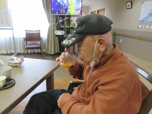 富士市デイサービス_ミカン狩りからミカンジュース作り