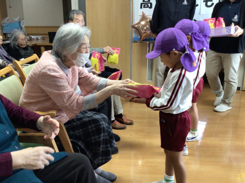 藤枝市デイサービス_こども園との交流