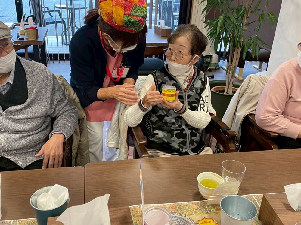 沼津開北デイサービス_笑顔でナマステカレーとヨガでインド気分デー