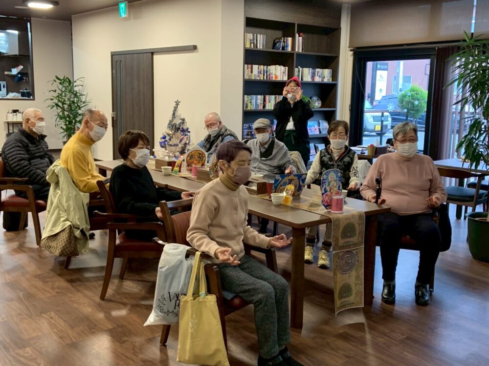 沼津開北デイサービス_笑顔でナマステカレーとヨガでインド気分デー