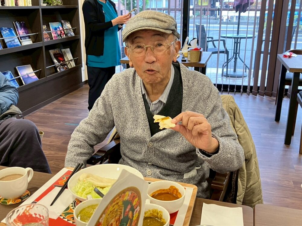 沼津開北デイサービス_笑顔でナマステカレーとヨガでインド気分デー