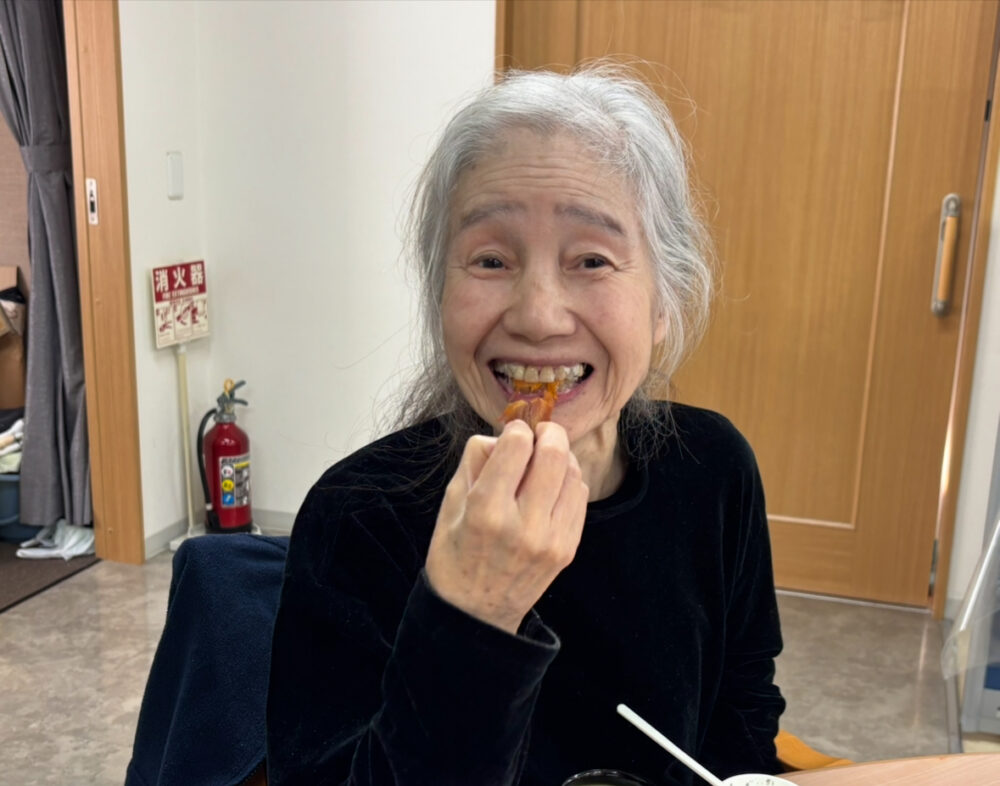 静岡市清水区デイサービス_秋の風物詩干し柿づくり