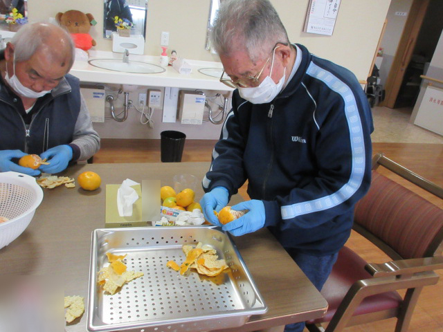 富士市デイサービス_ミカン狩りからミカンジュース作り
