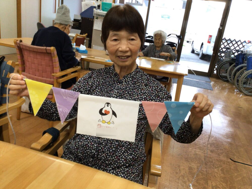 相良デイサービス 工作クラブ 運動会フラッグ作成