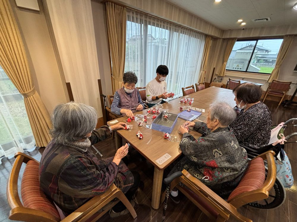 静岡市清水区デイサービス_サンタクロースを届けに行こう