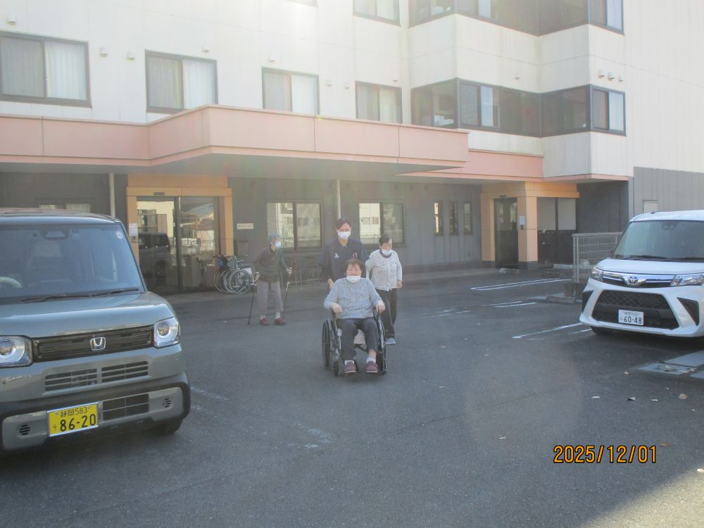 静岡市清水区デイサービス_サンタクロースを届けに行こう