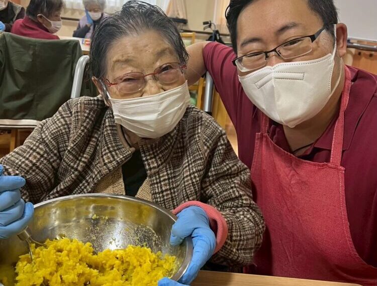 長泉デイサービス　食欲の秋！スイートポテト作り
